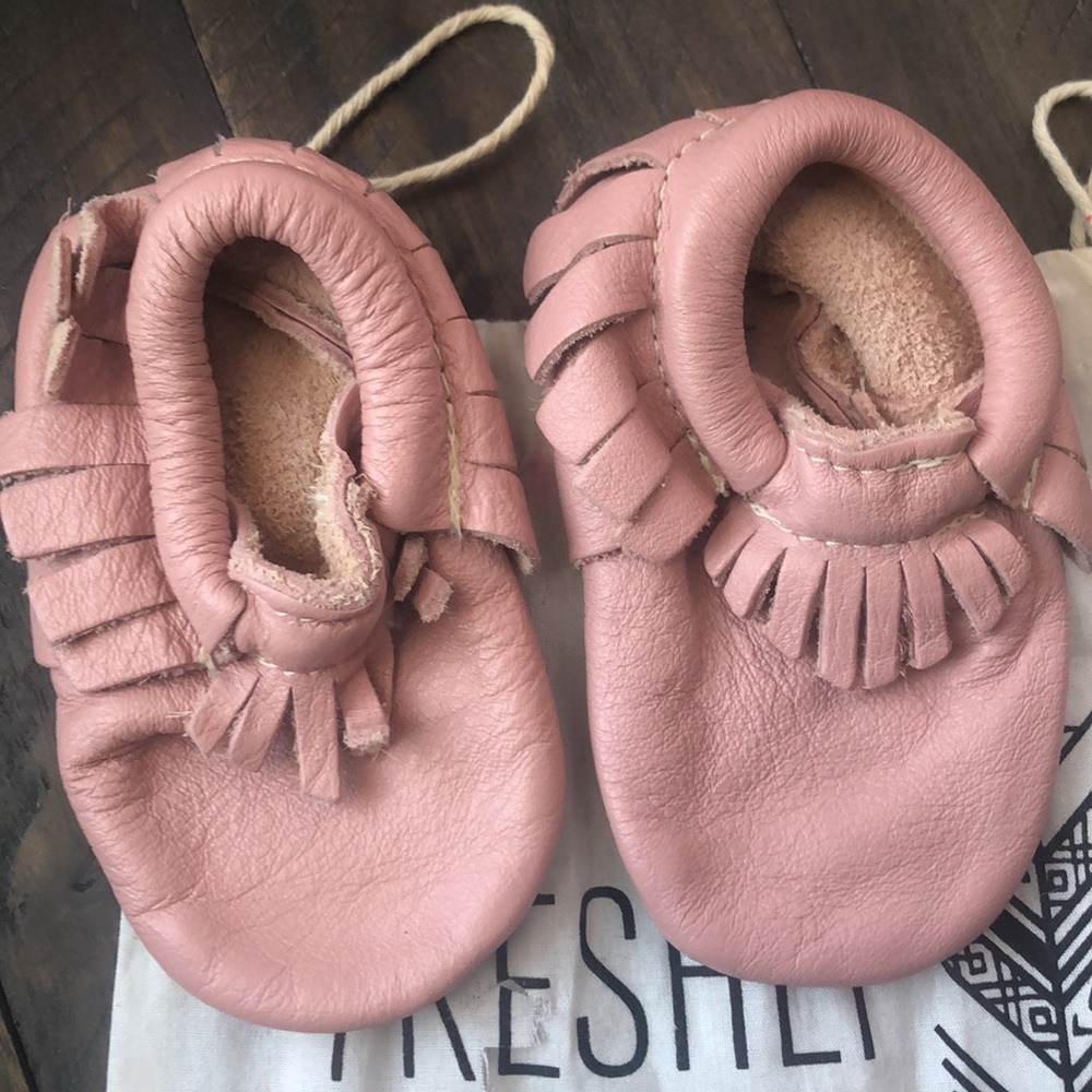 Freshly Picked Blush Pink Baby moccasins Size 4 NWOT